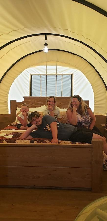 Smoky Hollow Outdoor Resort Covered Wagon Sevierville Eksteriør billede